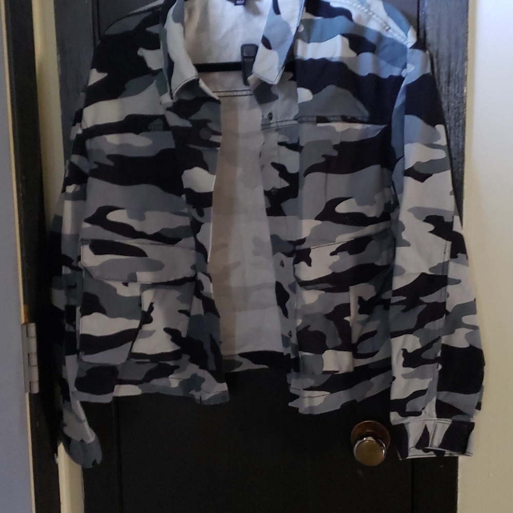 Black and gray jean jacket- New